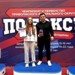 В квадрате ринга смелости полны