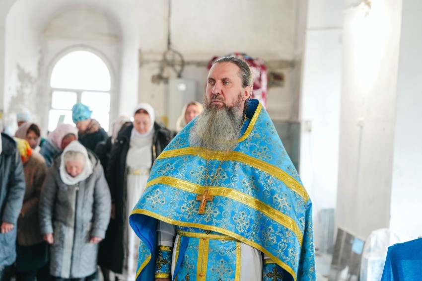 ierei-dimitrii-knyshov.jpg