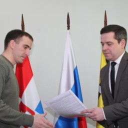 Молодым семьям