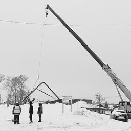 Под светом консолей