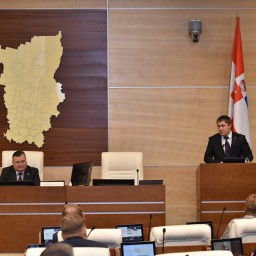 Дмитрий Махонин представил краевому парламенту задачи бюджета в здравоохранении и соцподдержке