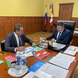 Дмитрий Махонин и Сергей Черезов обсудили ход газификации северных территорий Прикамья